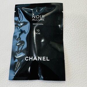 CHANEL Noir Allure Mascara in black noir sample